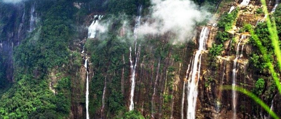 Nohsngithiang Falls (Meghalaya)