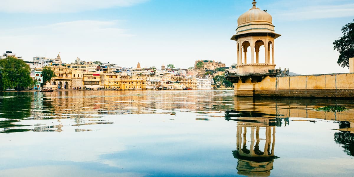 Udaipur tours to the lake 